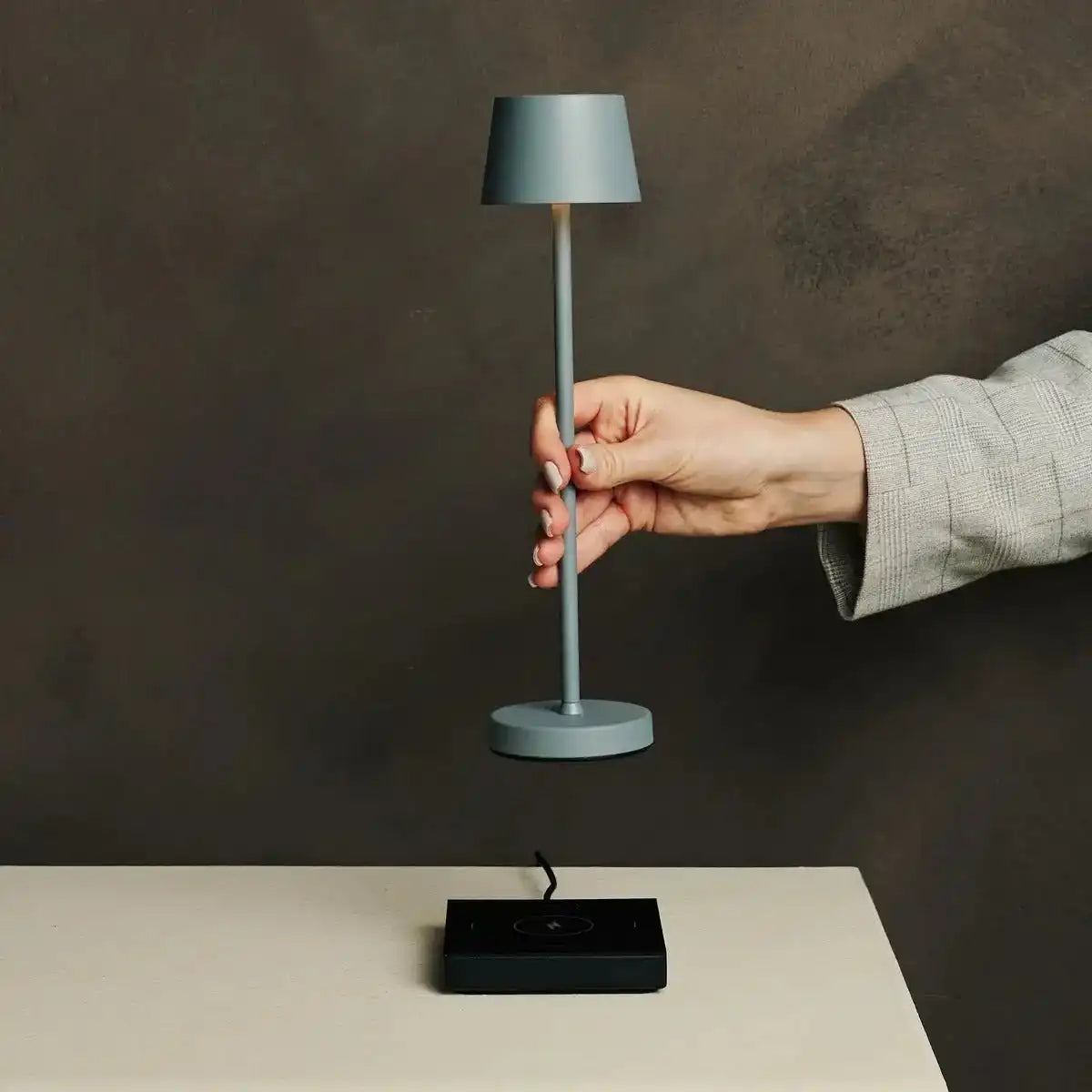 Vondel Mini Mouse Grey wiederaufladbar und schnurlose Lampe perfekt für die Gastgewerbebranche - drahtlos wiederaufladbar über Ladestation
