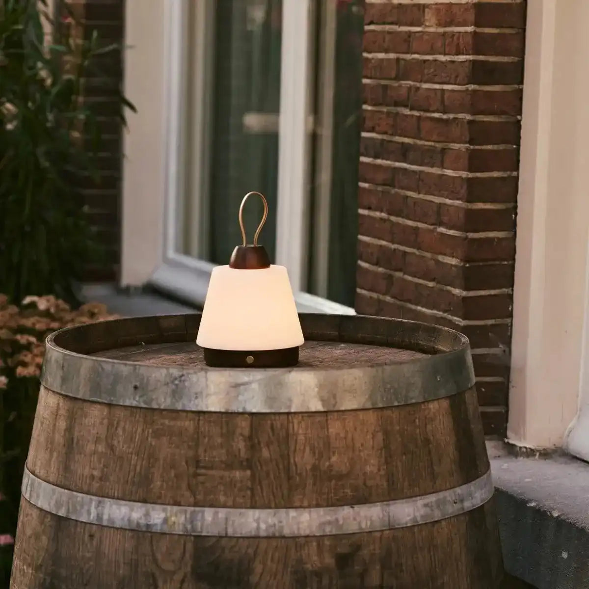 Liv Dunkelbraune wiederaufladbare Lampe – Lederband, dimmbar, 3 Lichtmodi, kabellos