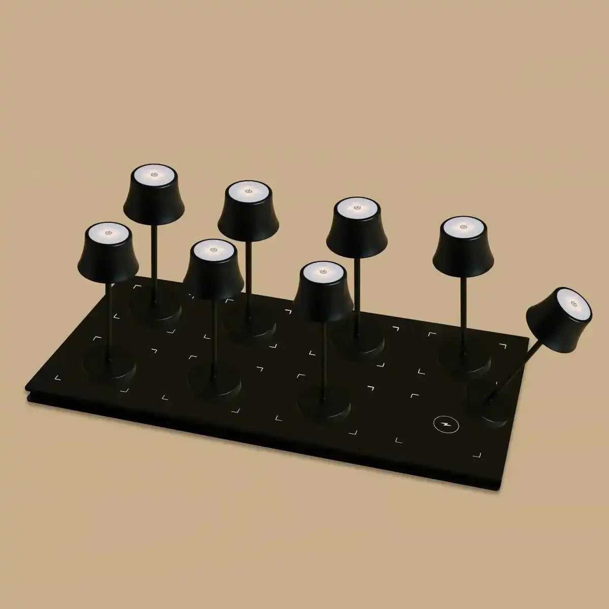 Kombi-Set Professional – 8 x De Pijp Mini Midnight Black wiederaufladbare Tischlampen & 1 x Central Station kabellose Ladestation mit Qi-Technologie
