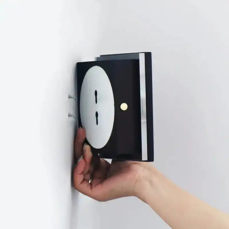 Lane Black kabellose Wandleuchte – wiederaufladbare und dimmbare Lampe aus Naturholz