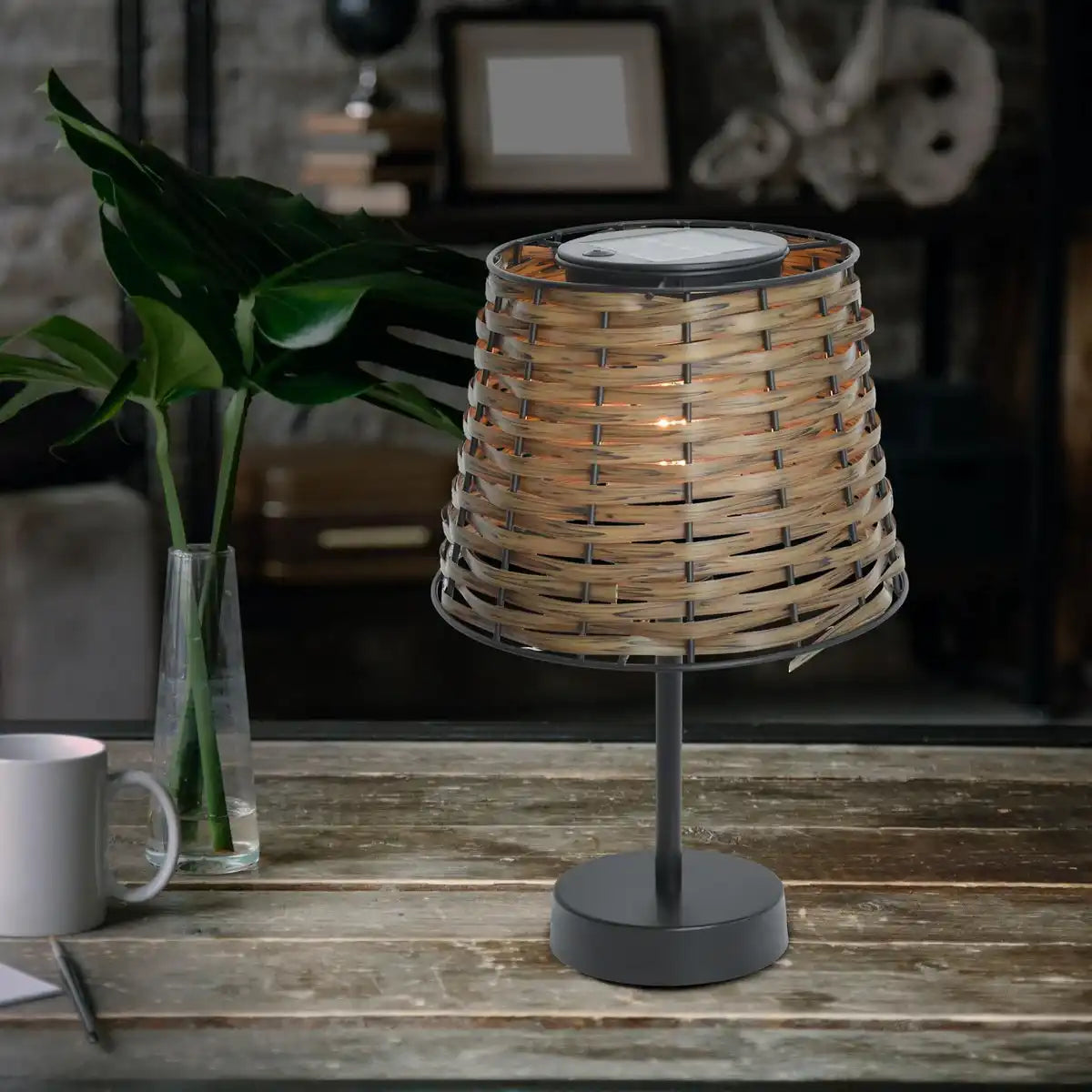 Solar-Tisch-Leuchte Rattan "Rada" in braun, mit Dämmerungssensor, warmweiß, 31 cm hoch, für den Außenbereich