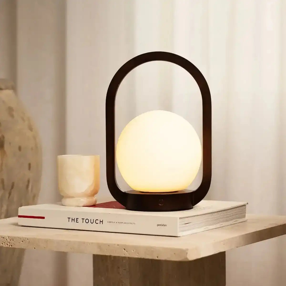 Skye dunkelbraune kabellose Holzlampe | Wiederaufladbares und dimmbares Design
