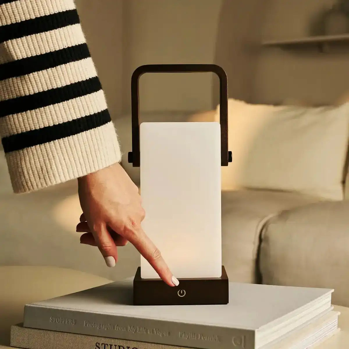 Harper dunkelbraune Holzlampe – kabellose wiederaufladbare Tischlampe mit Griff