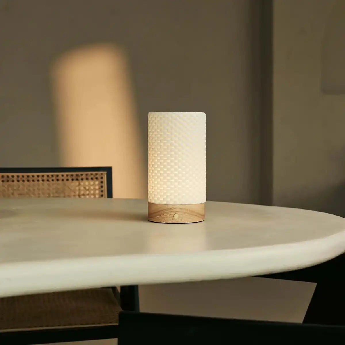 Luna hellbraun wiederaufladbare Tischlampe in 3D-gedrucktem Porzellan-schnurlos, dimmbar und bis zu 100 Stunden Licht