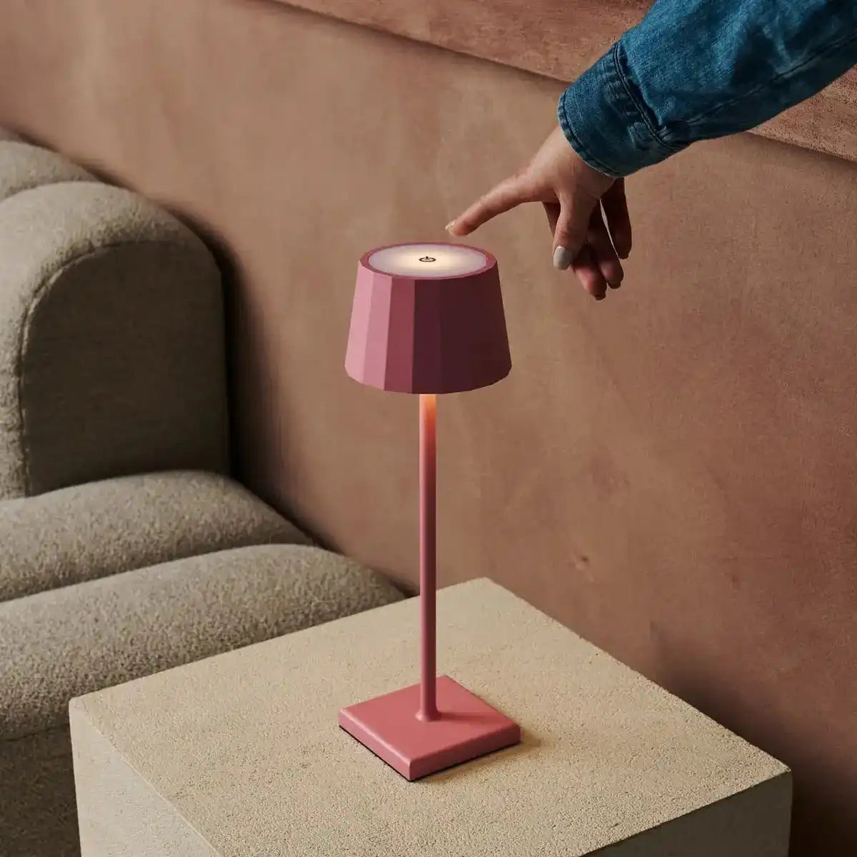 Wouter Flamingo Pink wiederaufladbarer Tischlampe-drahtloses Ladung, dimmbar, 120-Stunden-Akkulaufzeit