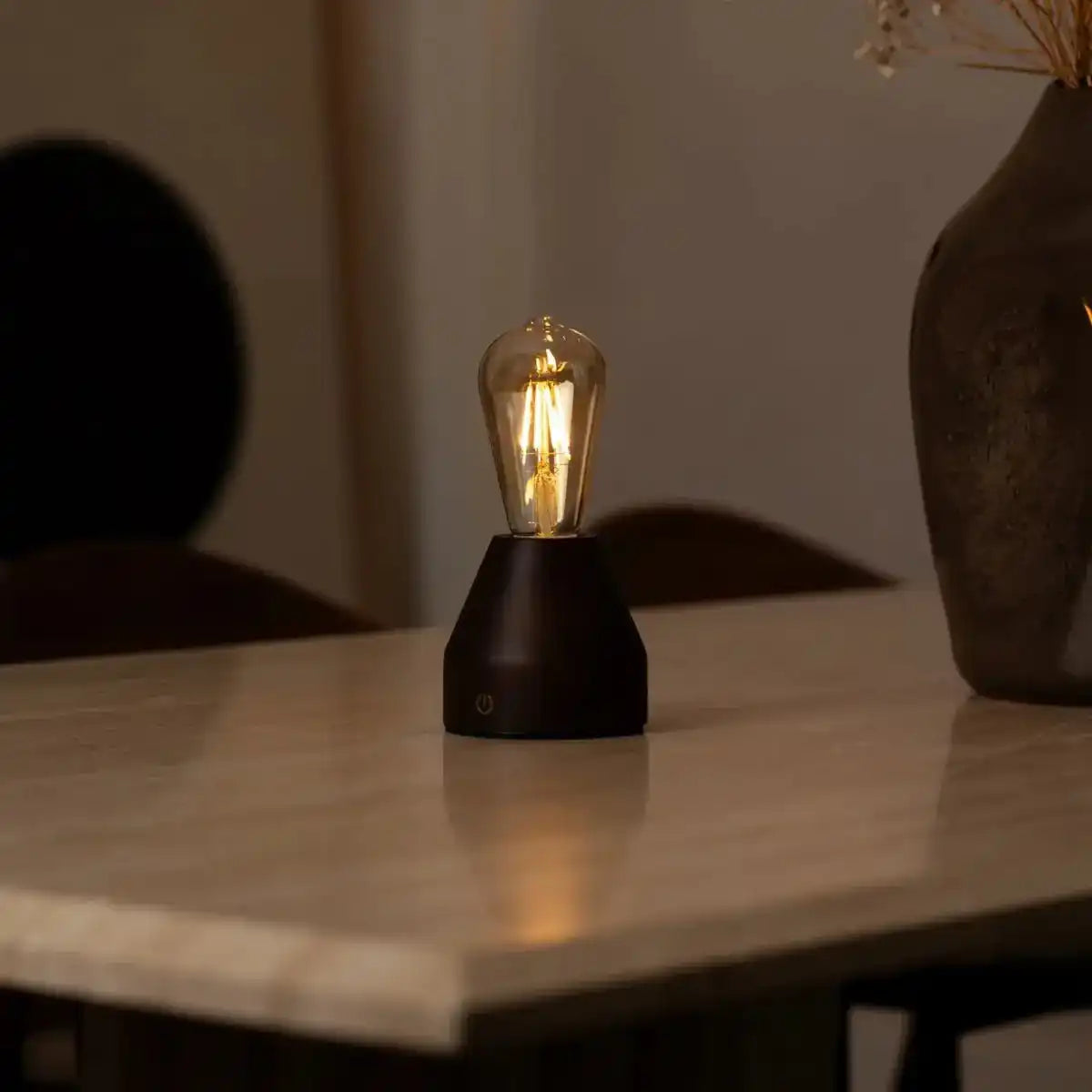 Zavi Dunkelbraune wiederaufladbare LED-Tischlampe – kabellos, dimmbar, 80-Stunden-Akku