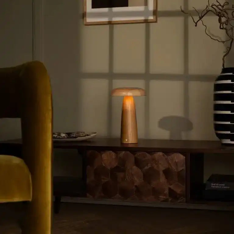 Lennart Tischlampe aus Holz – wiederaufladbare, dimmbare und kabellose Beleuchtung