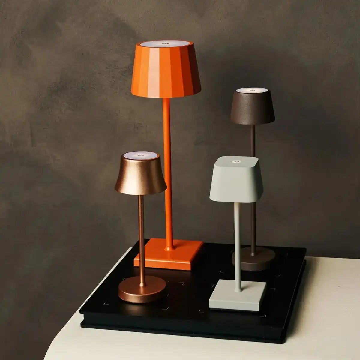 Combi-Set-4 x de pijp Mini Kupfer wiederaufladbare Tischlampen & 1 x Amstel Wireless Ladestation mit Qi-Technologie
