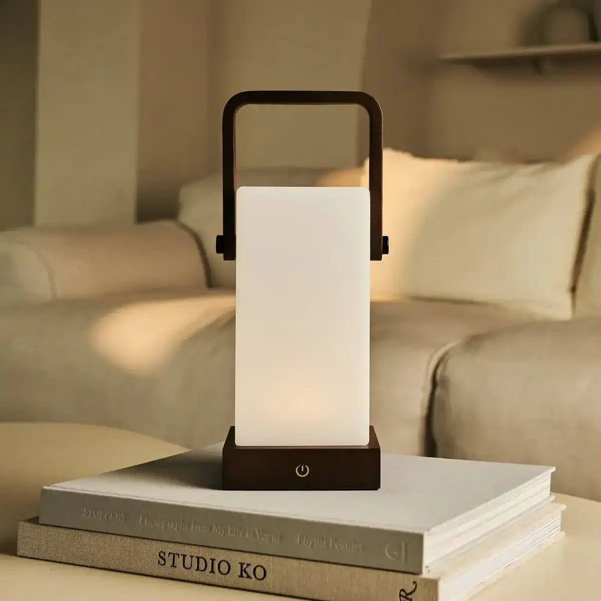 Harper dunkelbraune Holzlampe – kabellose wiederaufladbare Tischlampe mit Griff