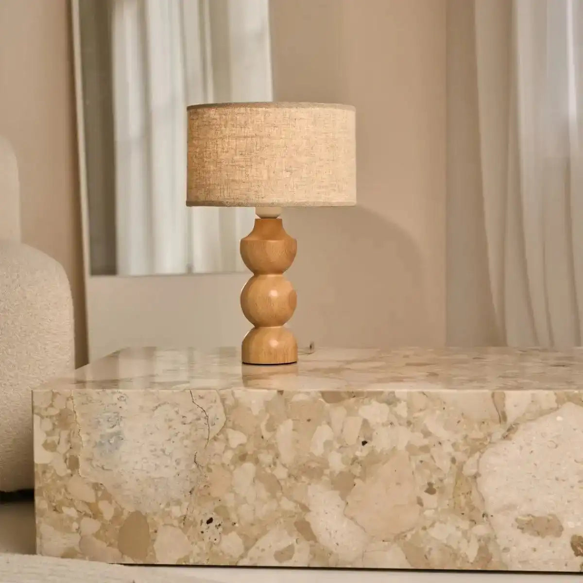Oliver Hellbraun Holzlampe mit Beige Schatten | Elegantes geometrisches Design für Ihr Zuhause
