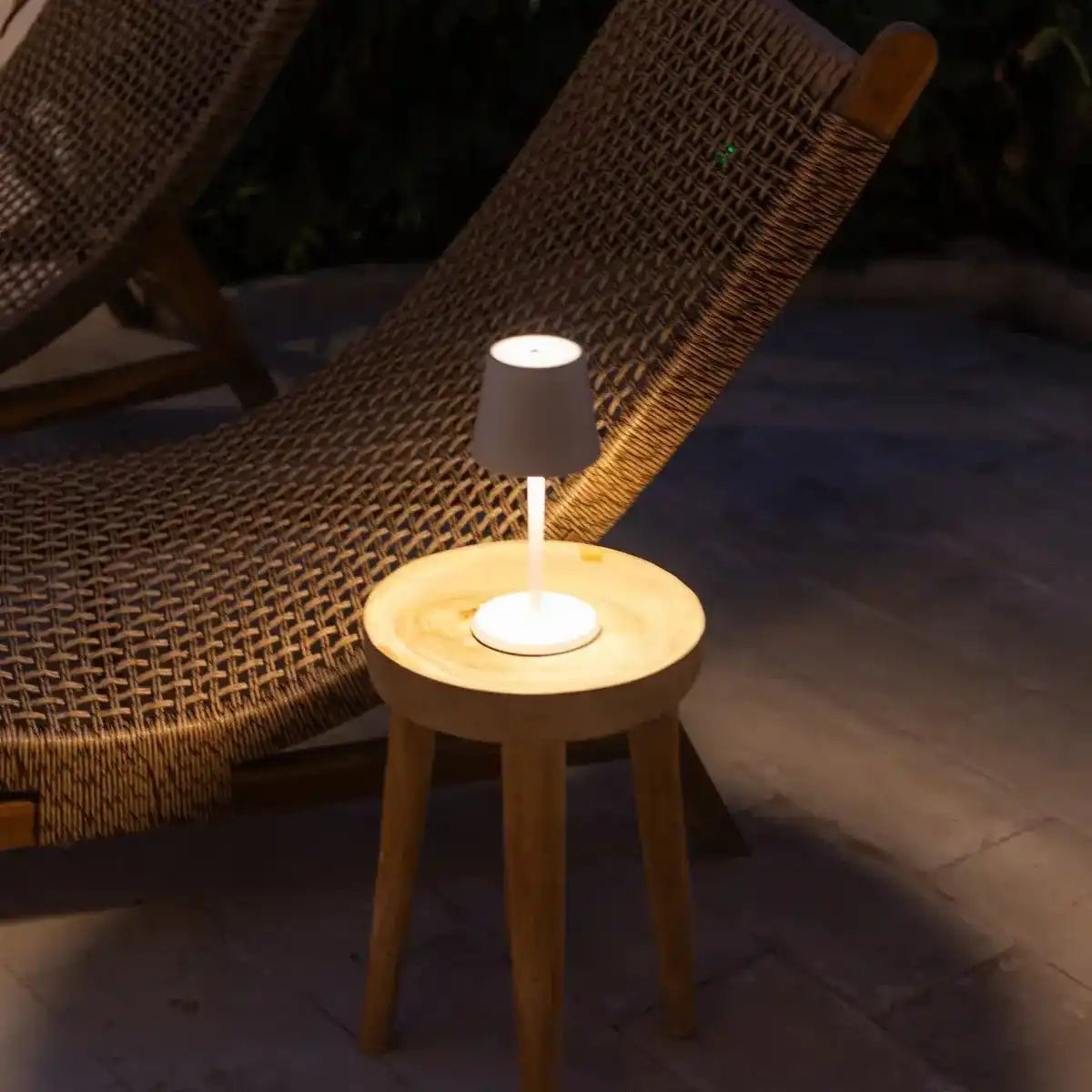 James White wiederaufladbare Tischlampe – kabellos, dimmbar und elegant