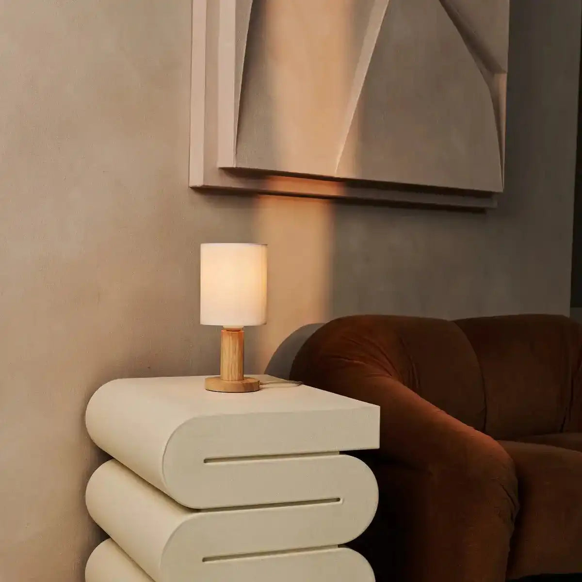 Boris hellbraune Lampe mit 2 Meter Kabel - Stofffarbenschattenlampe & Holzbasis