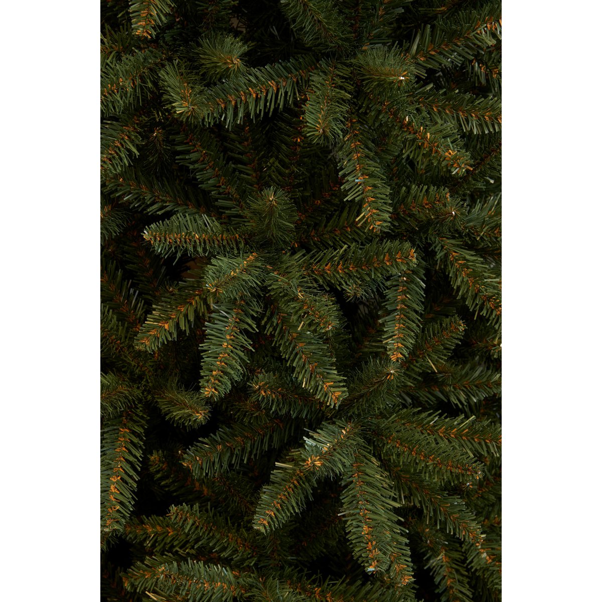 Schmaler künstlicher Weihnachtsbaum Matterhorn – H260 x Ø109 cm – Grün