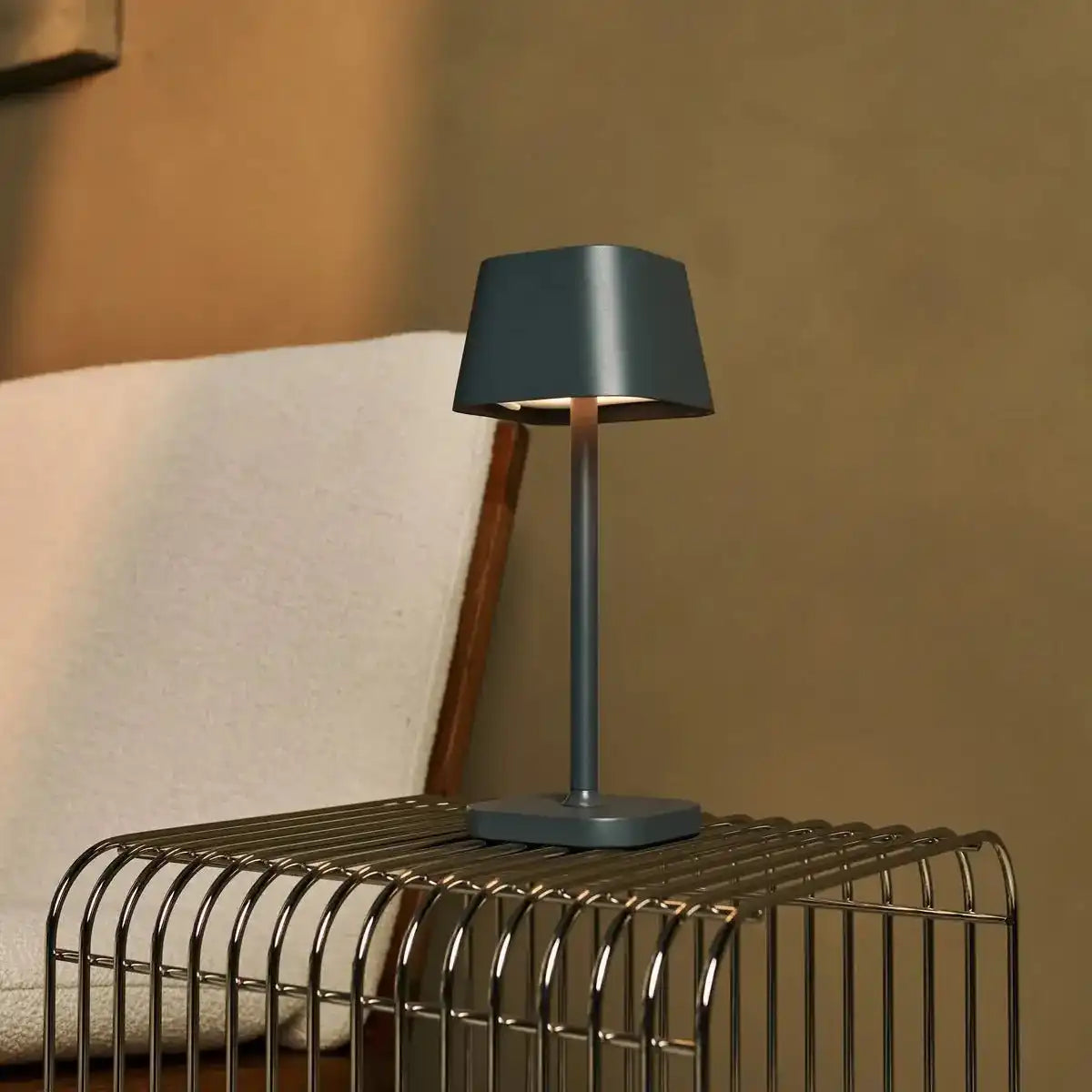 Ava Steingrau - wiederaufladbare Tischlampe | Stilvoller, schnurloser Lampe und dimmbar