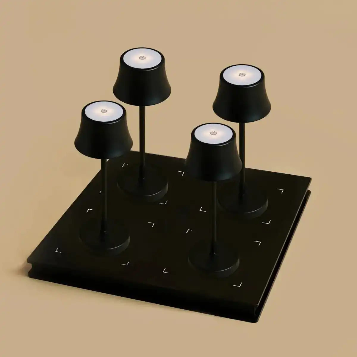 Combi Set Professional-4 x de pijp Mini Midnight Black wiederaufladbare Tischlampen & 1 x Amstel Wireless Ladestation mit Qi-Technologie