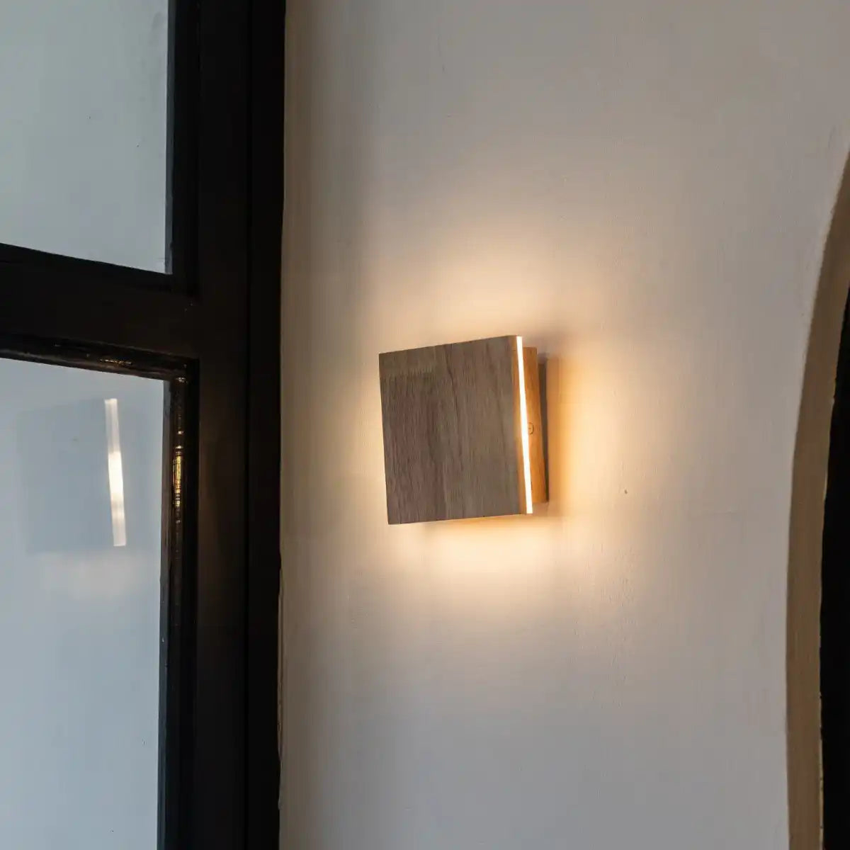 Spur hellbraune schnurlose Wandlampe - wiederaufladbare, dimmbare, natürliche Holzlampe