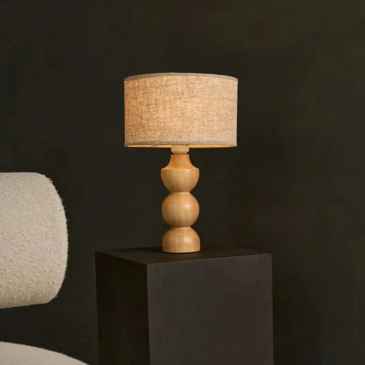 Oliver Hellbraun Holzlampe mit Beige Schatten | Elegantes geometrisches Design für Ihr Zuhause