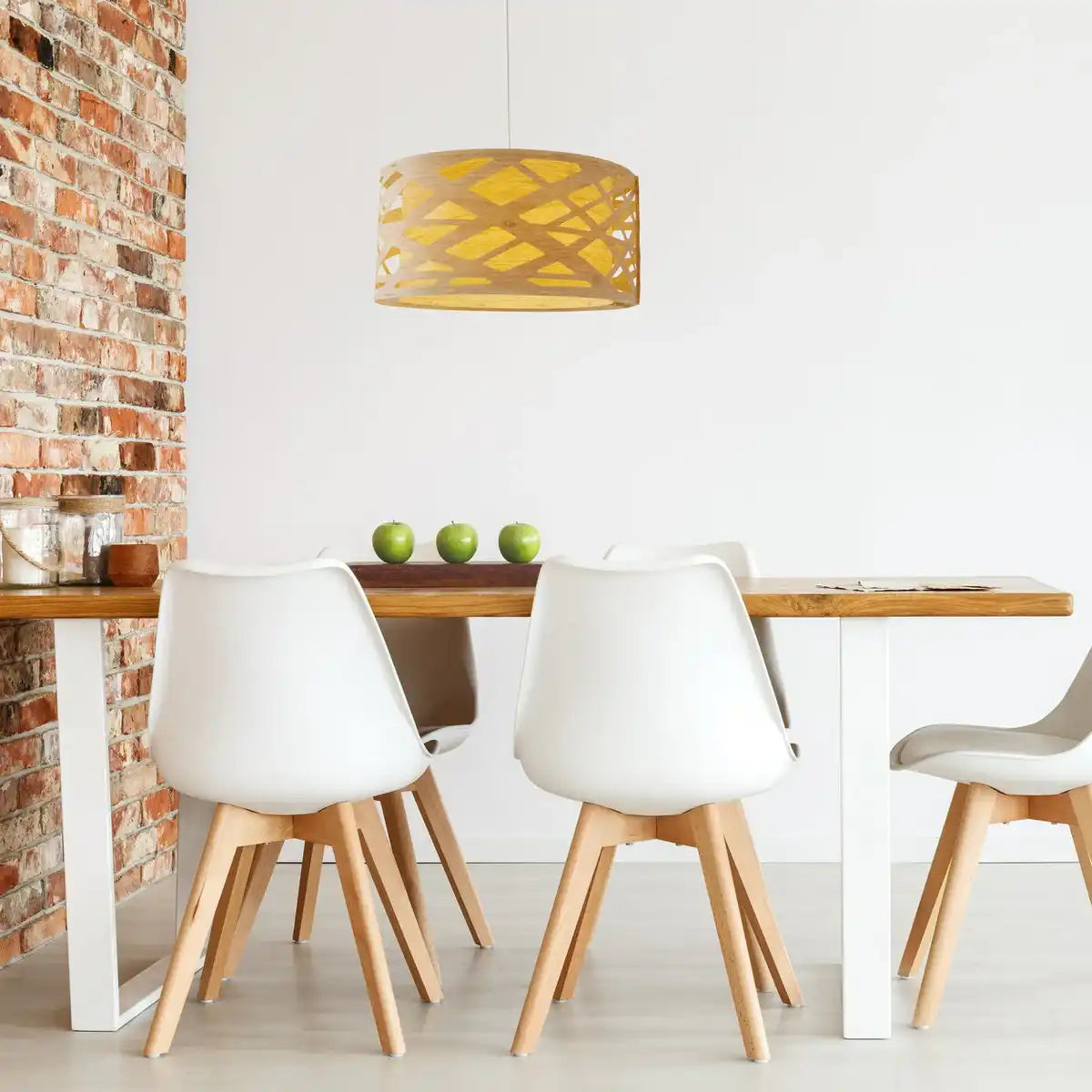 Pendelleuchte "FINJA" aus naturfarbigem Kunststoff/Holzimitat, mit E27-Fassung und einem Øvon 40 cm, Beleuchtung für Wohnzimmer, Esszimmer oder Flur.
