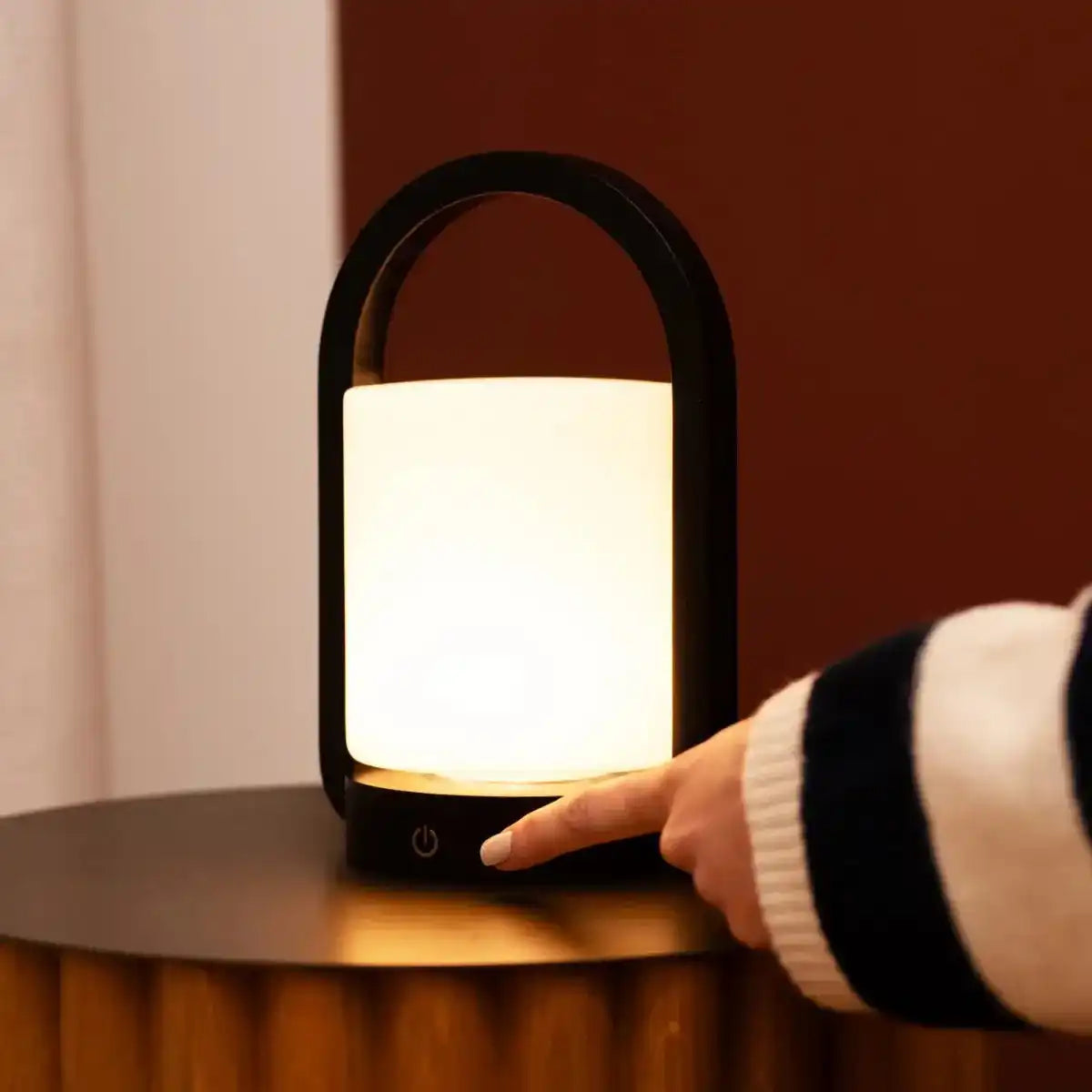 George dunkelbraune Holzlampe – wiederaufladbar, dimmbar und tragbar