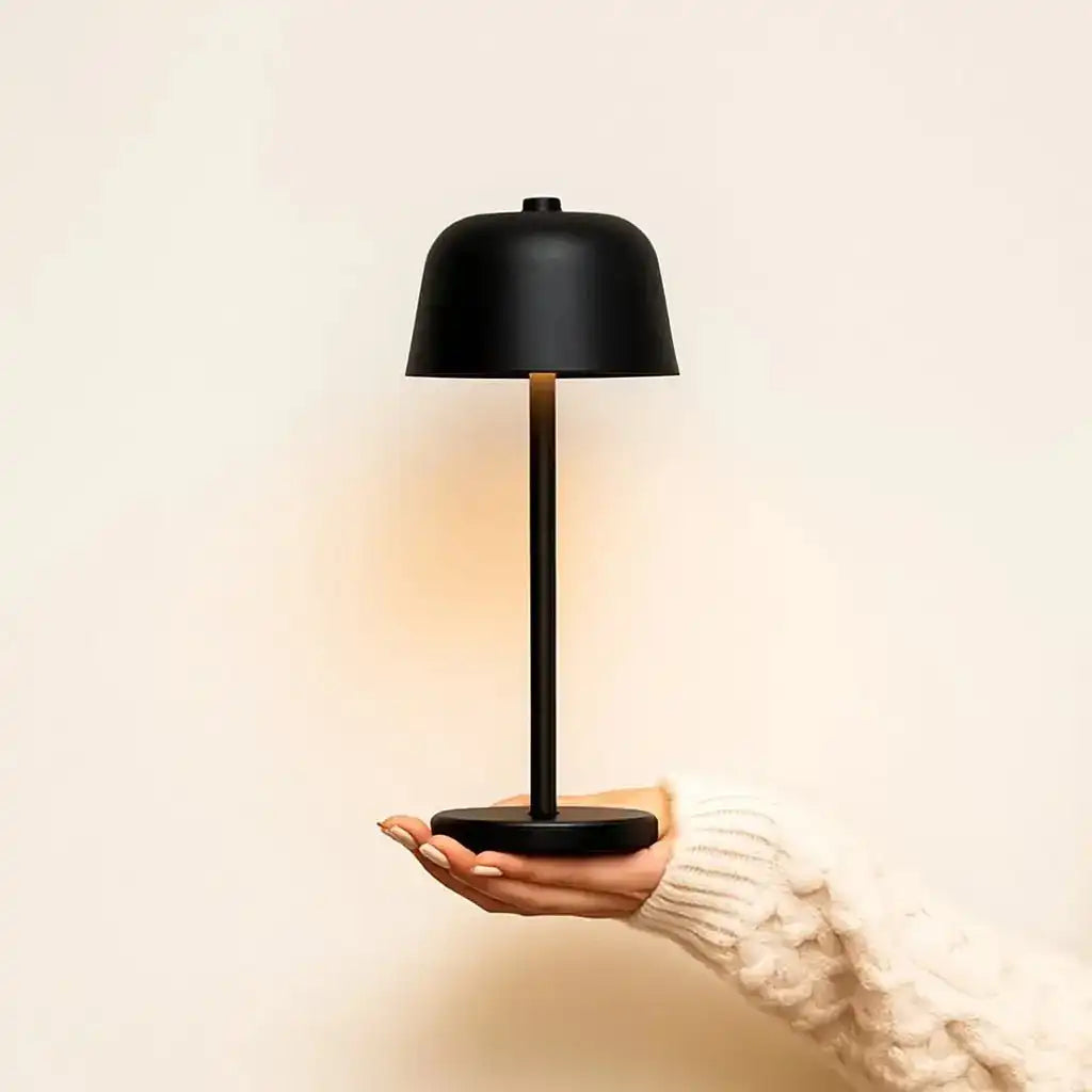 Anton Black wiederaufladbare Tischlampe | Stilvolle und kabellose Beleuchtung