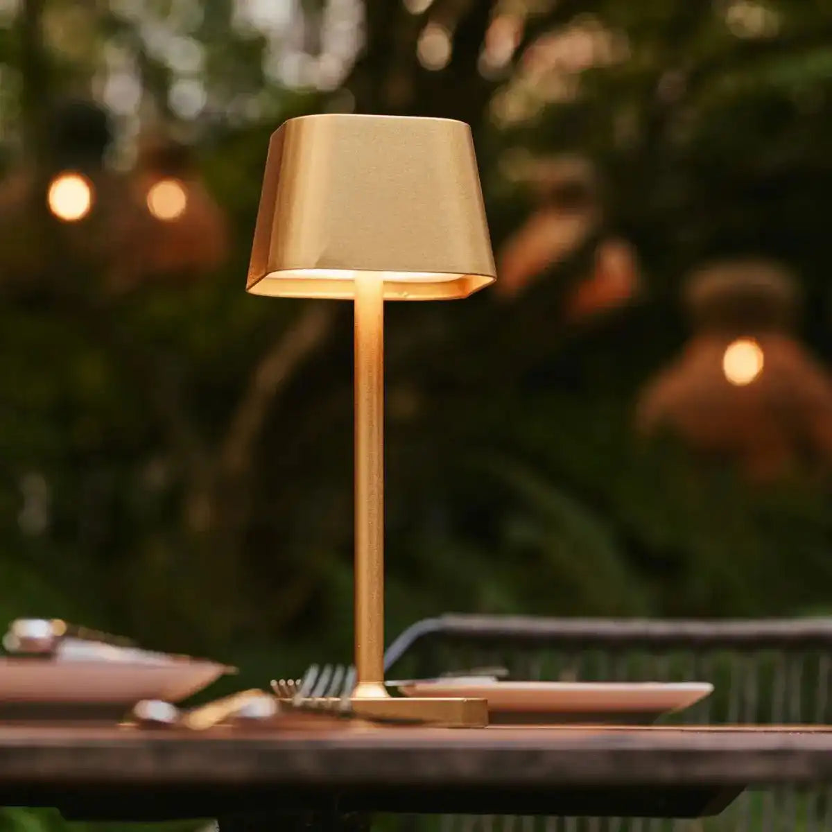 Ava Gold wiederaufladbare Tischlampe | Kabellos, dimmbar und stilvoll