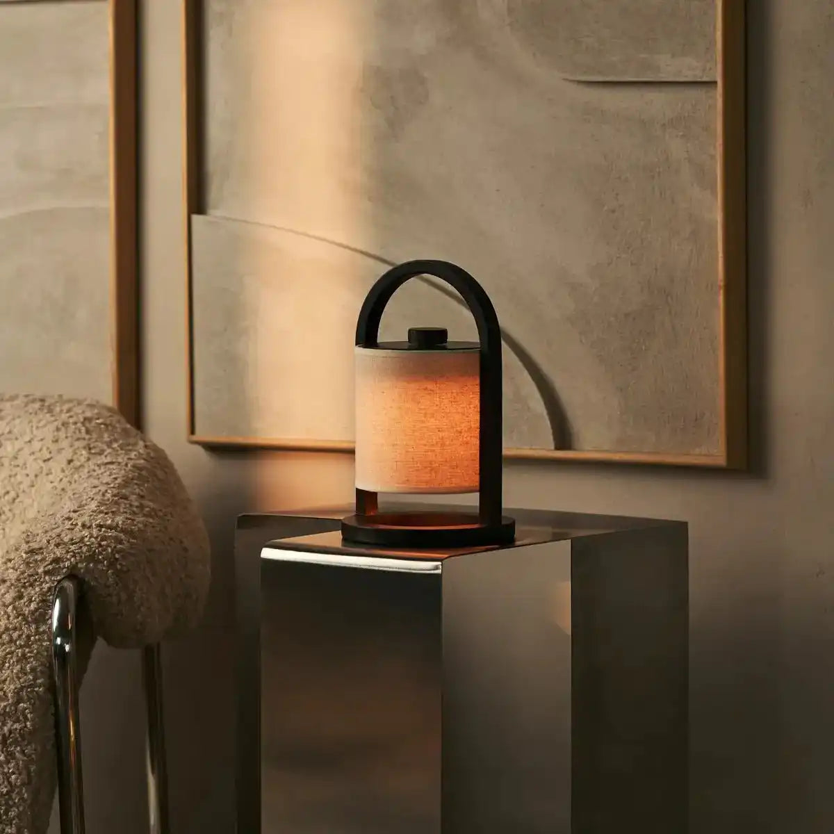 River Dunkelbraune kabellose Holzlampe – wiederaufladbar und dimmbar