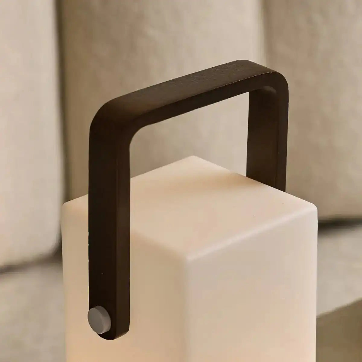 Harper dunkelbraune Holzlampe – kabellose wiederaufladbare Tischlampe mit Griff