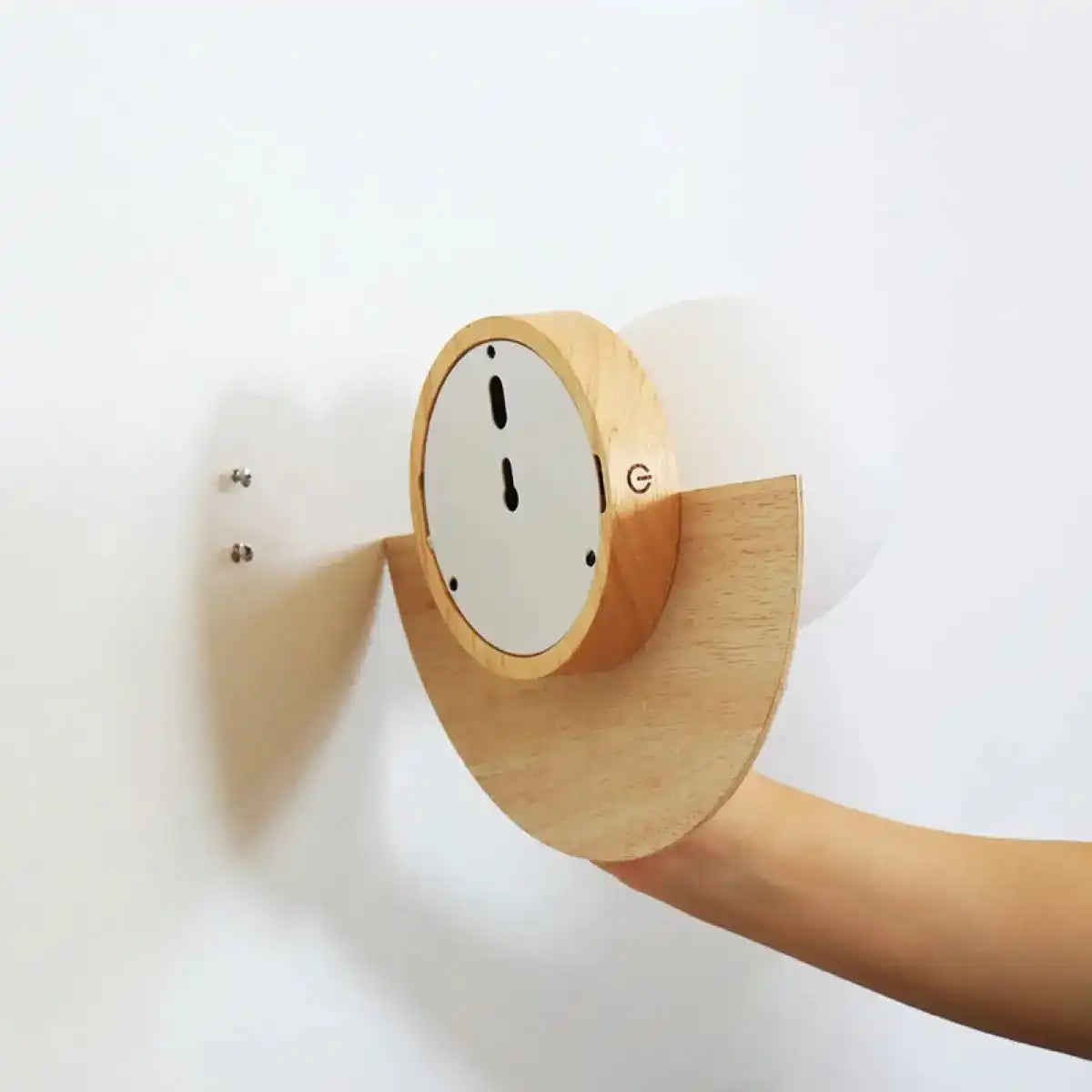 Kane Hellbraune kabellose Wandleuchte – wiederaufladbare Lampe aus Holz und Glas
