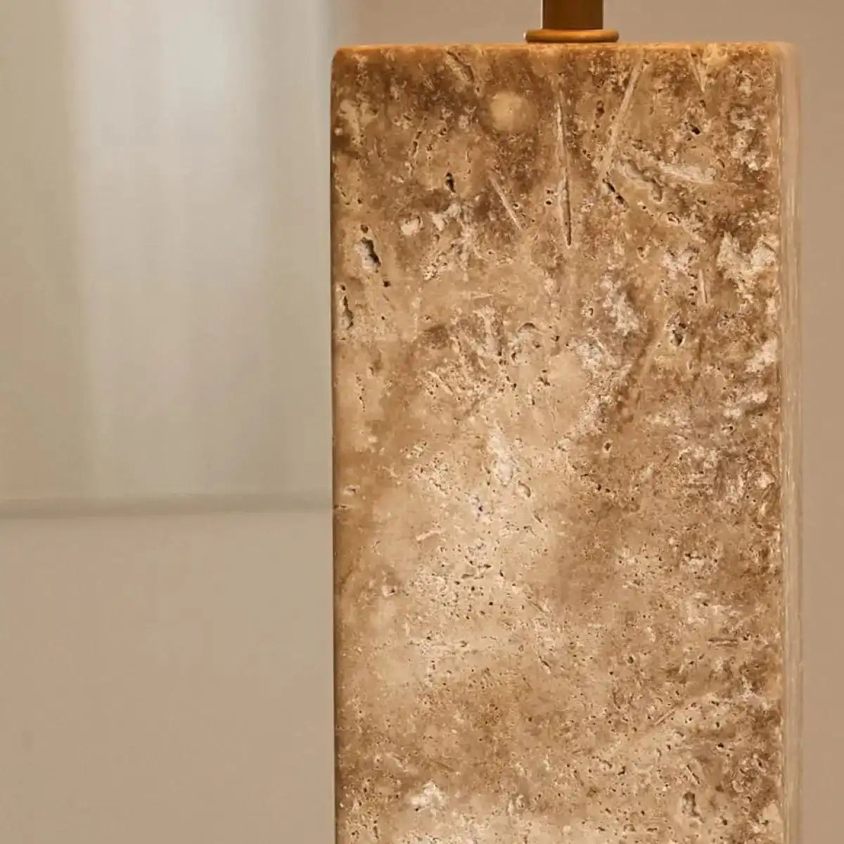 Rosie Travertinlampe – Eleganter Naturstein mit Baumwollschirm