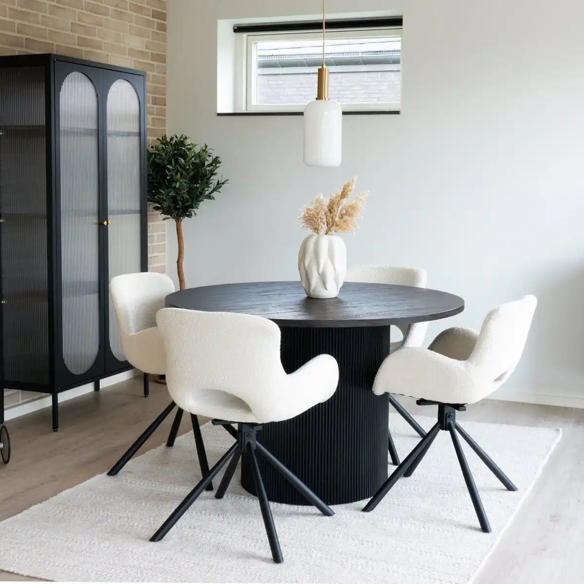 Amorim Dining Chair – Esszimmerstuhl, in cremefarbenem Bouclé mit Drehgelenk - HomeDesign Knaus