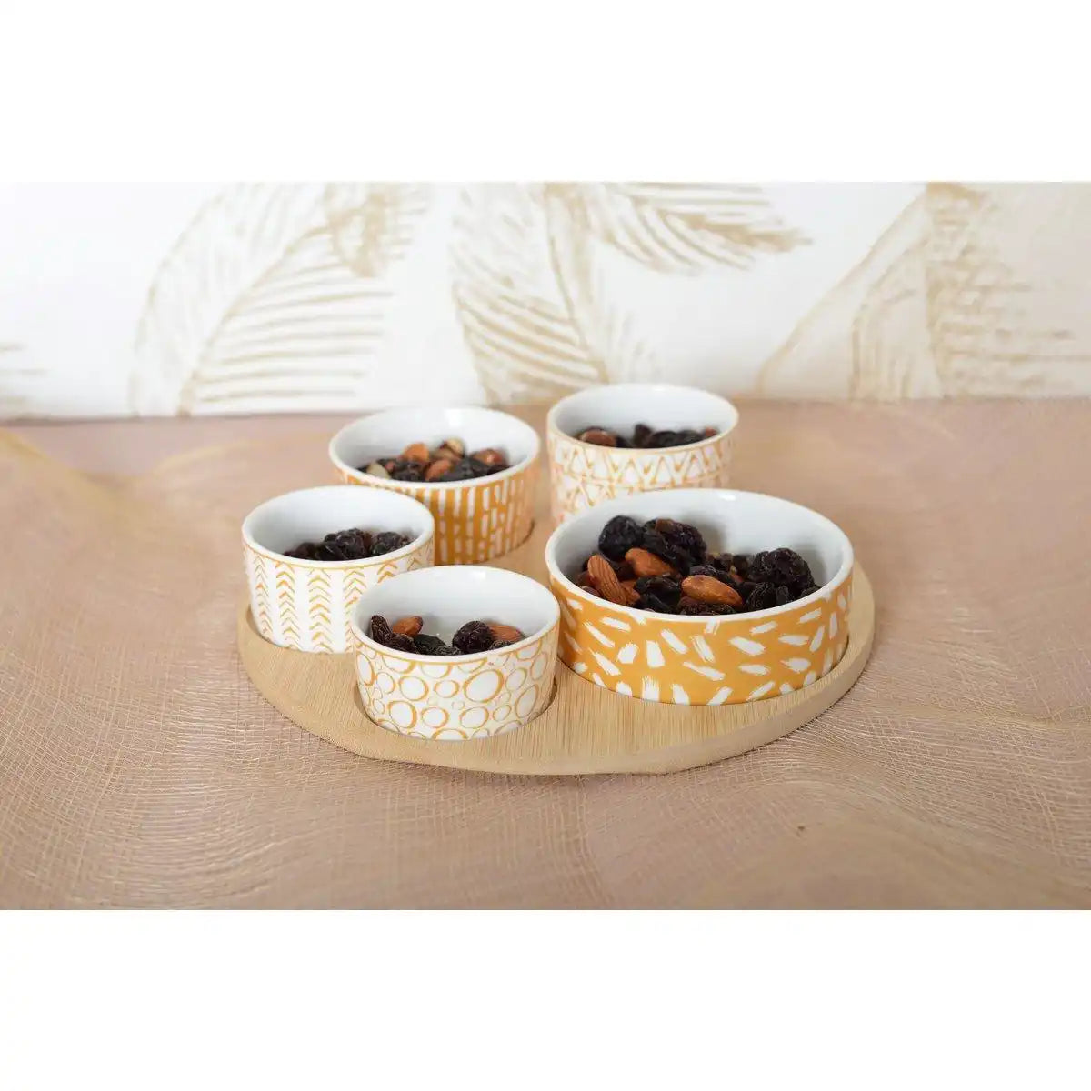 APERITIF-SET MIT 5 BECHERN AUF RUNDEM HOLZTABLETT - HomeDesign Knaus