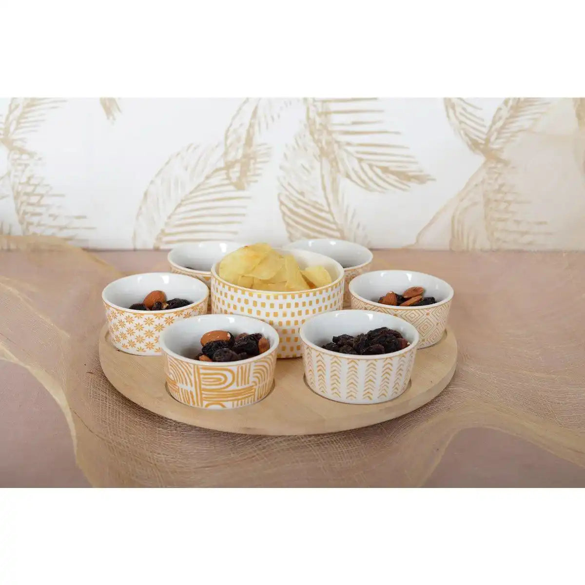 APERITIF-SET MIT 7 BECHERN AUF RUNDEM HOLZTABLETT - HomeDesign Knaus
