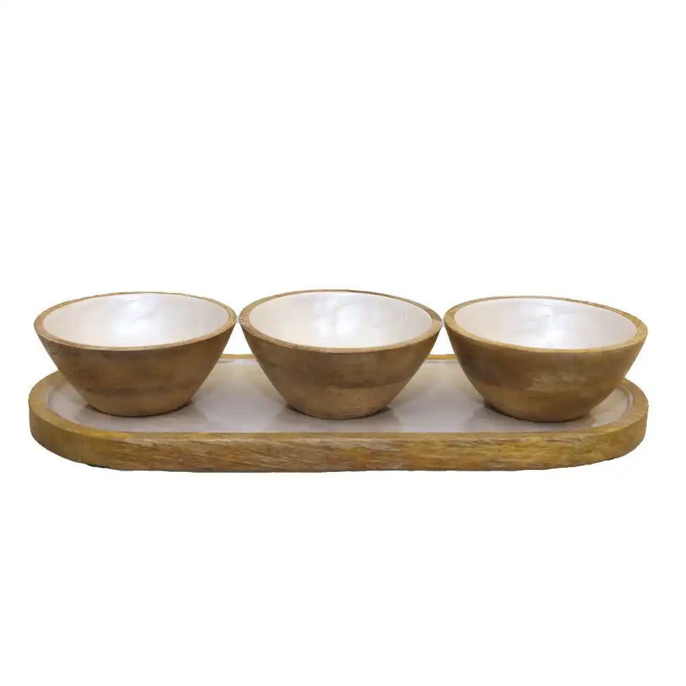Aperitif -Set von 3 weißen Tassen auf weißes Holzschale - HomeDesign Knaus