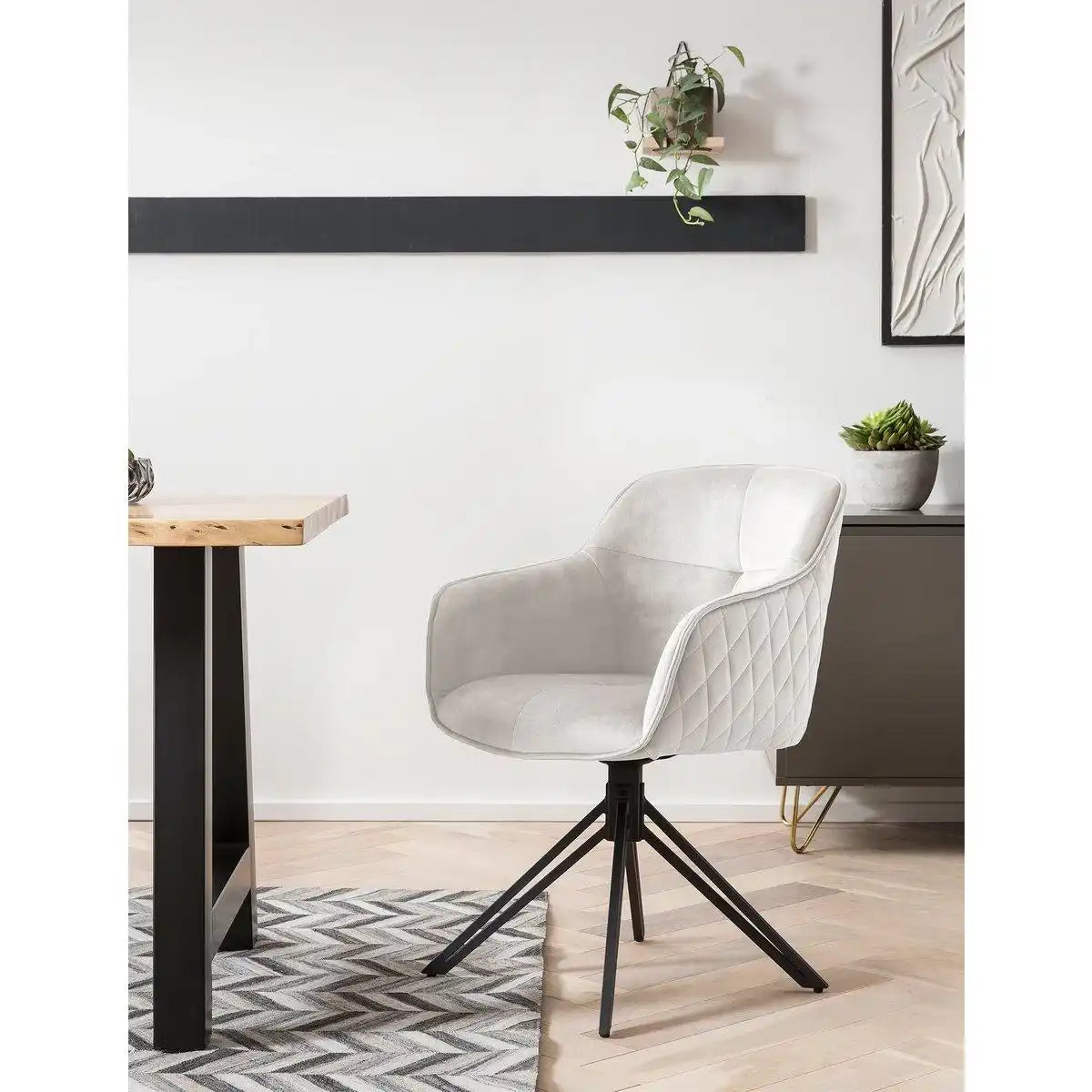 Armlehnstuhl mit Wabensteppung Beige - HomeDesign Knaus