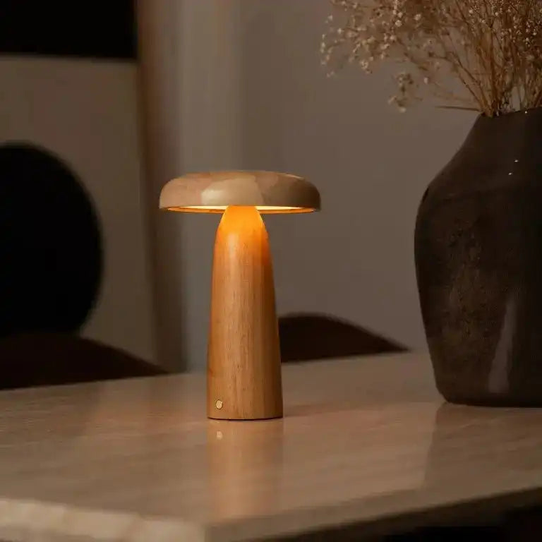 Lennart Tischlampe aus Holz – wiederaufladbare, dimmbare und kabellose Beleuchtung