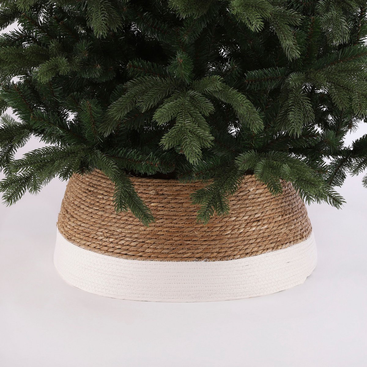 Weihnachtsbaumrock – H26 x Ø58 cm – Seegras – gebrochenes Weiß