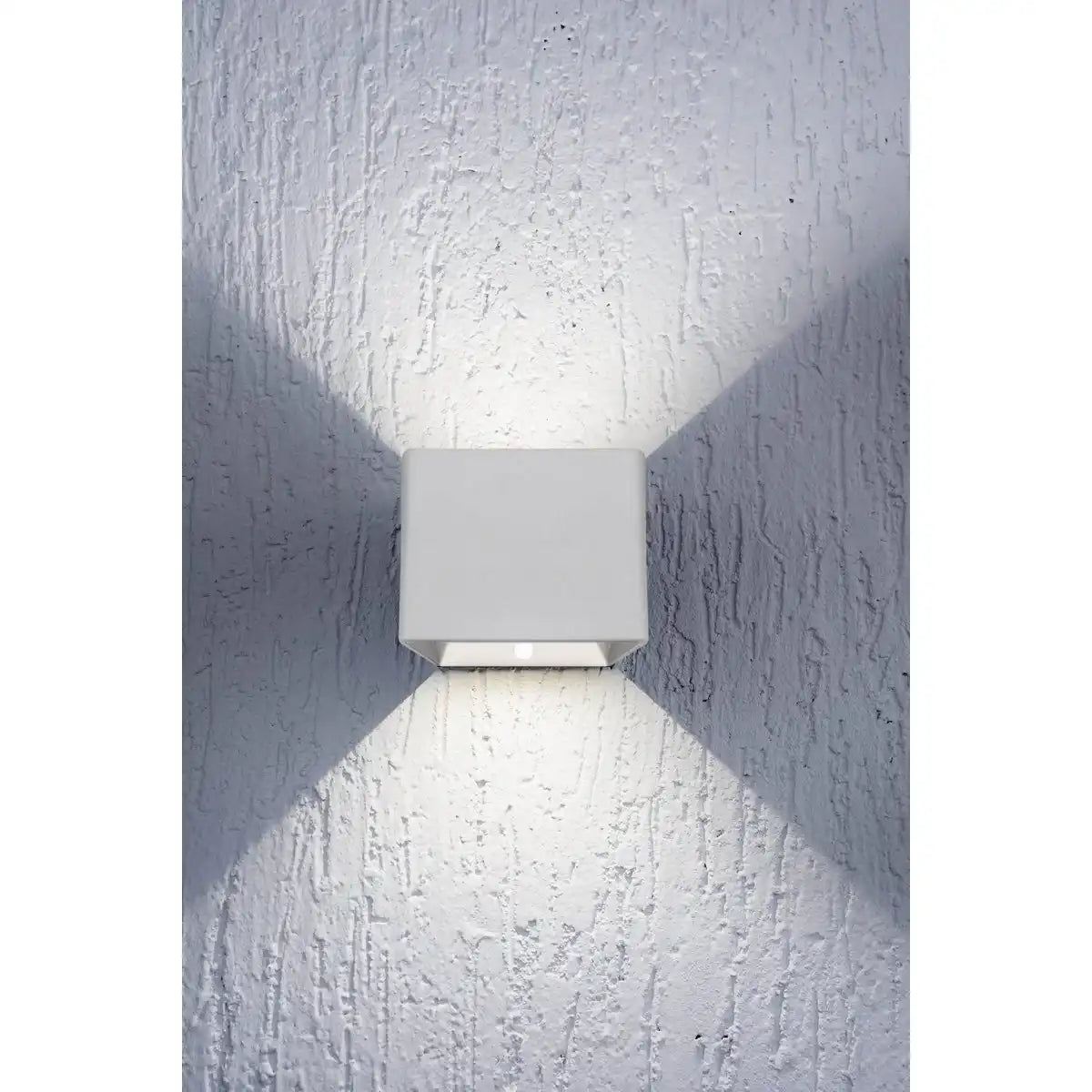 Akku-Wand-Leuchte "CUBE" magnetisch, ca 10 x 10 cm, aus weißem Metall, mit Bewegungssensor