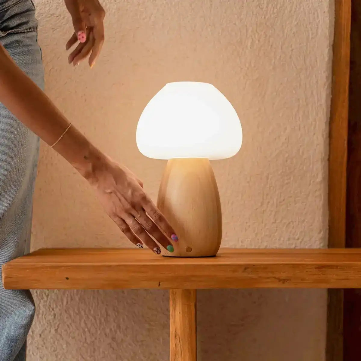 Bärenhellbraun stilvolle wiederaufladbare Lampe-schnurlos, dimmbar, umweltfreundliches Design