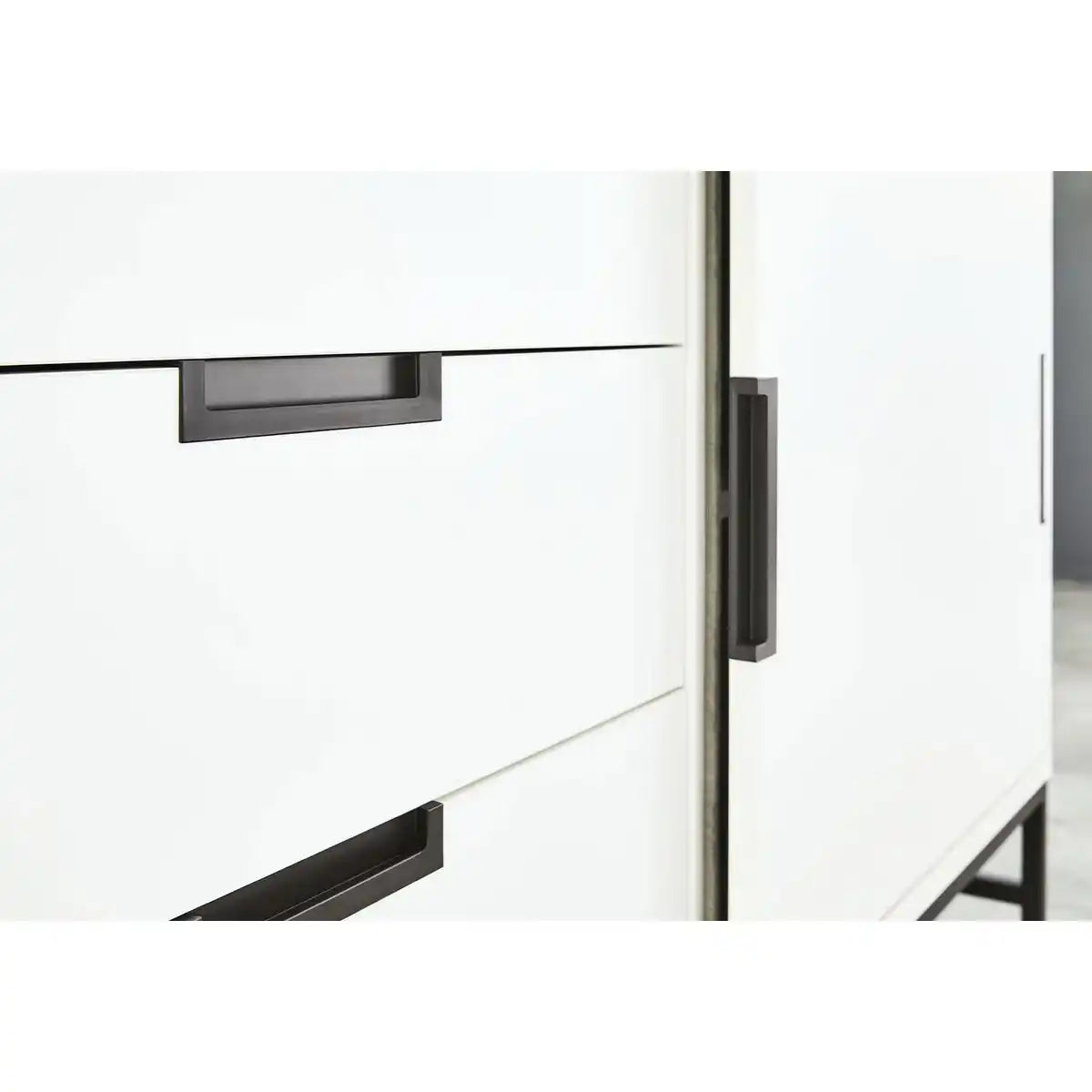 Baumschule 'Steel' extra breit groß
3-teilig: Kinderbett, extra breite Wickelkommode, großer Kleiderschrank - HomeDesign Knaus