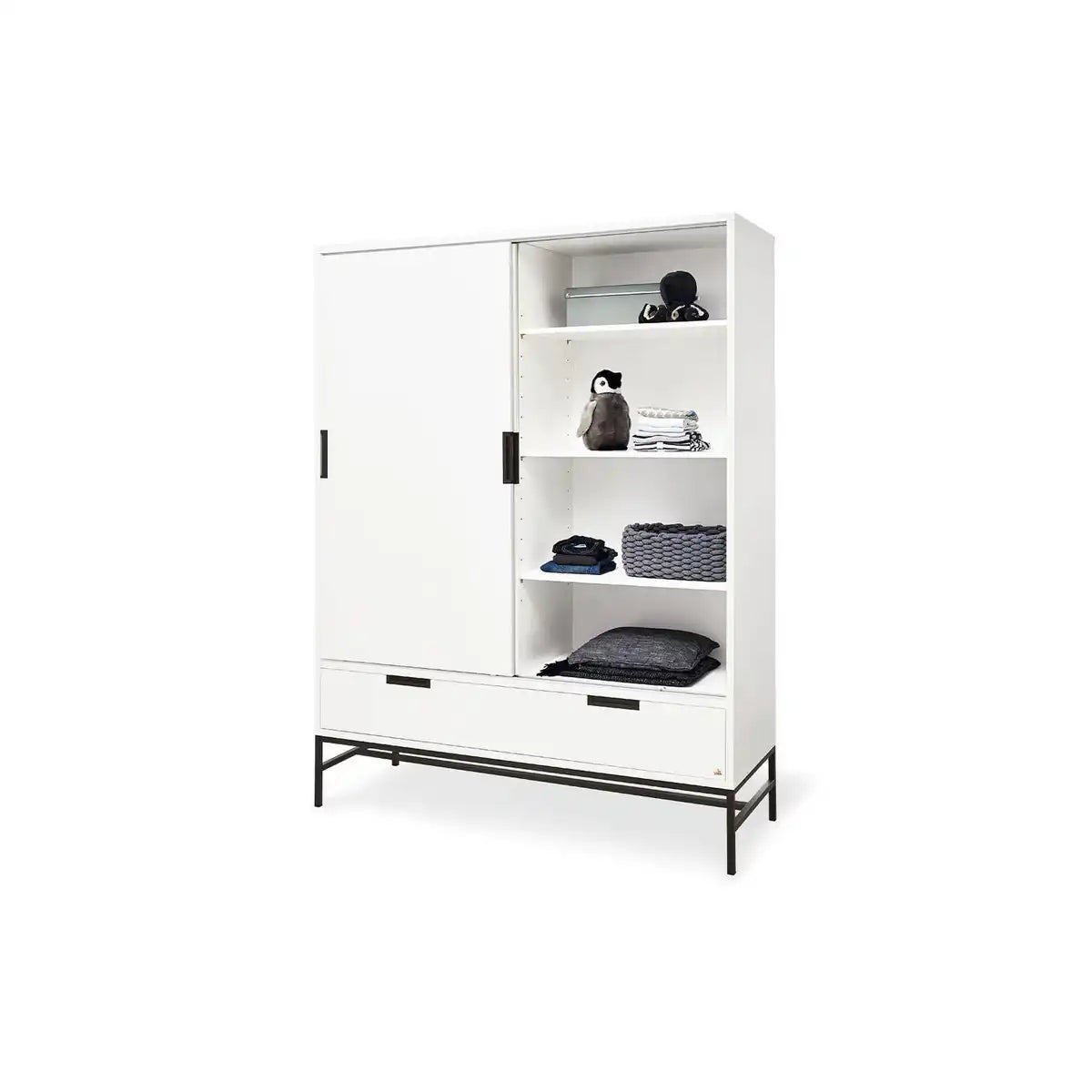 Baumschule 'Steel' extra breit groß
3-teilig: Kinderbett, extra breite Wickelkommode, großer Kleiderschrank - HomeDesign Knaus