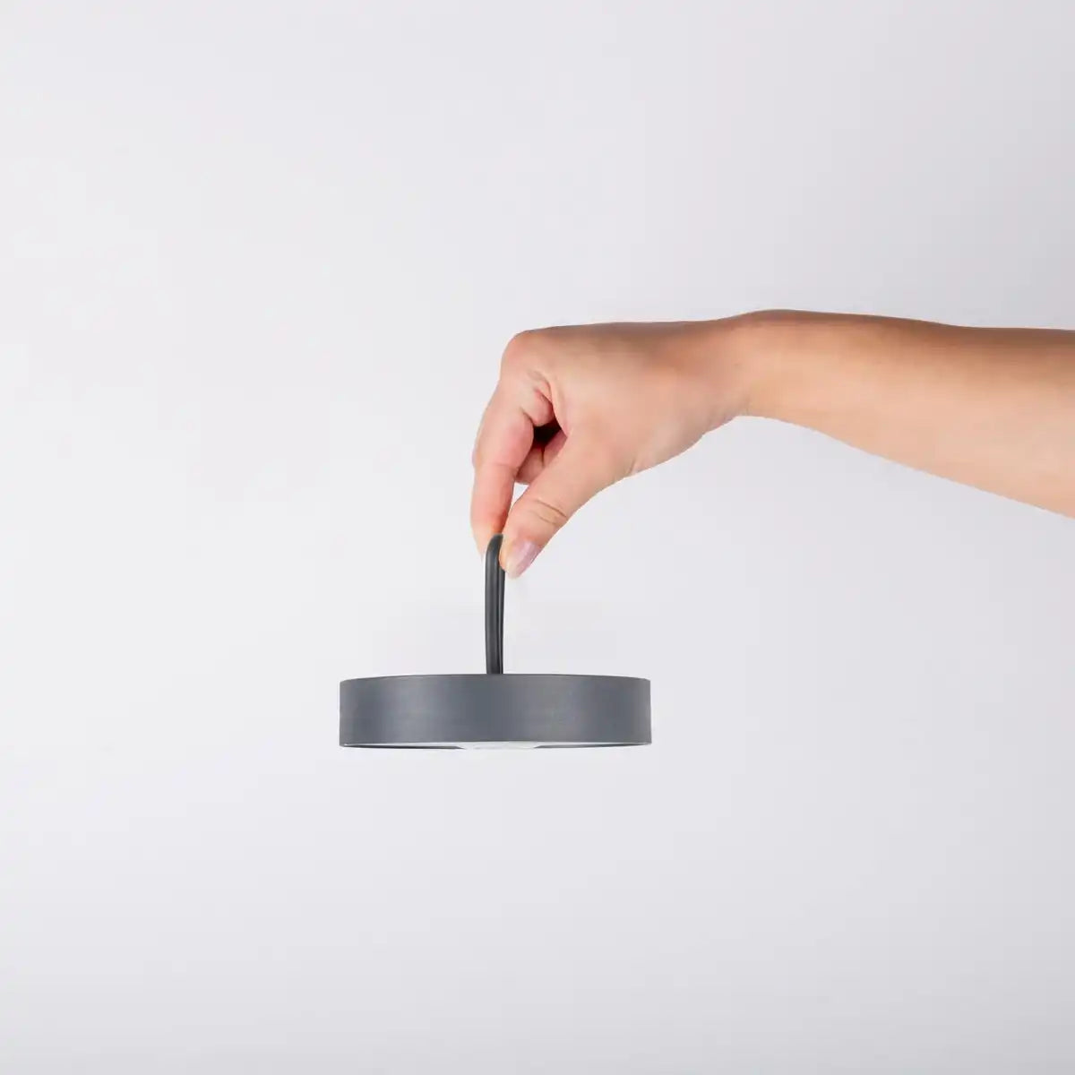 LED-Akku-Tischleuchte magnetisch "ELLA" für Außen und Innen, aus Metall und Kunststoff in Grau , 35 cm hoch