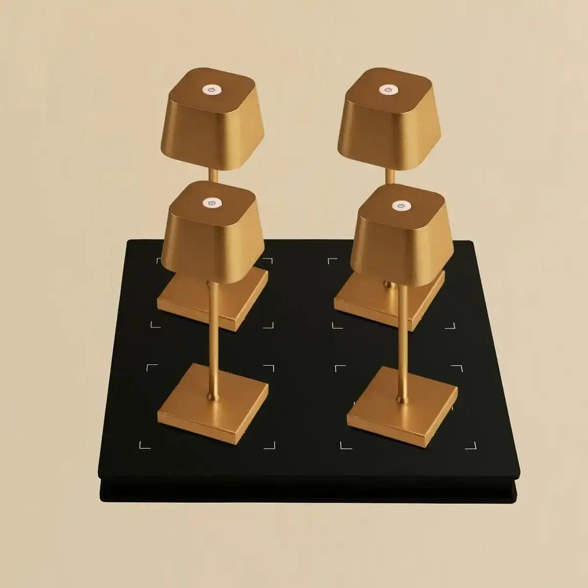 Combi Set Professional-4 x Sarphati Mini Gold wiederaufladbarer Tischlampen & 1 x Amstel Wireless Ladestation mit Qi-Technologie