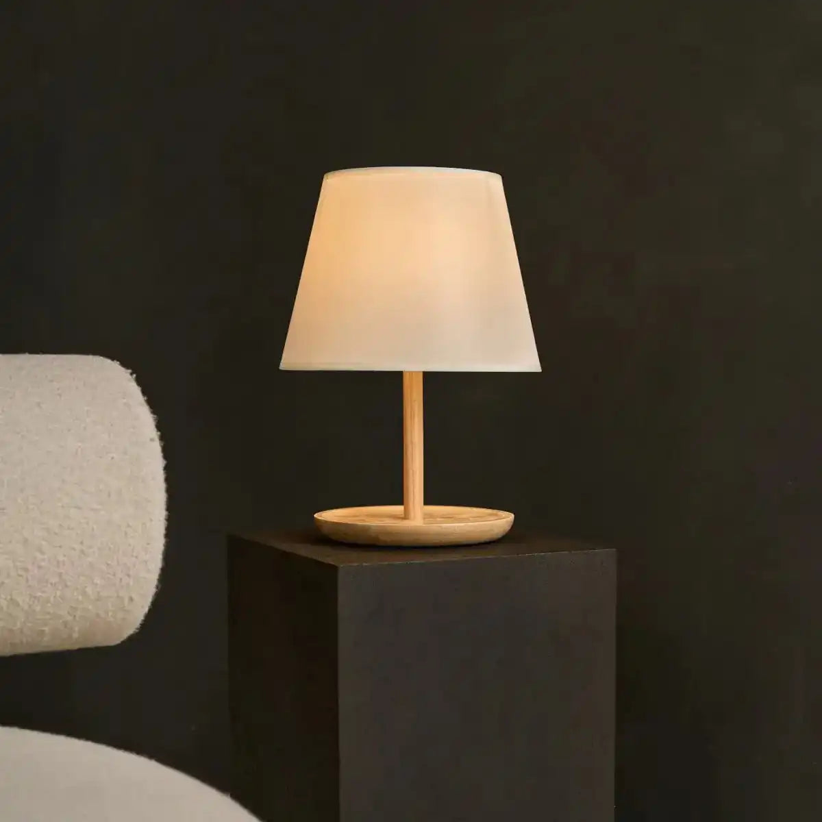 Emily hellbraune Holzlampe mit Kabel - handgefertigtes nachhaltiges Design für Zuhause