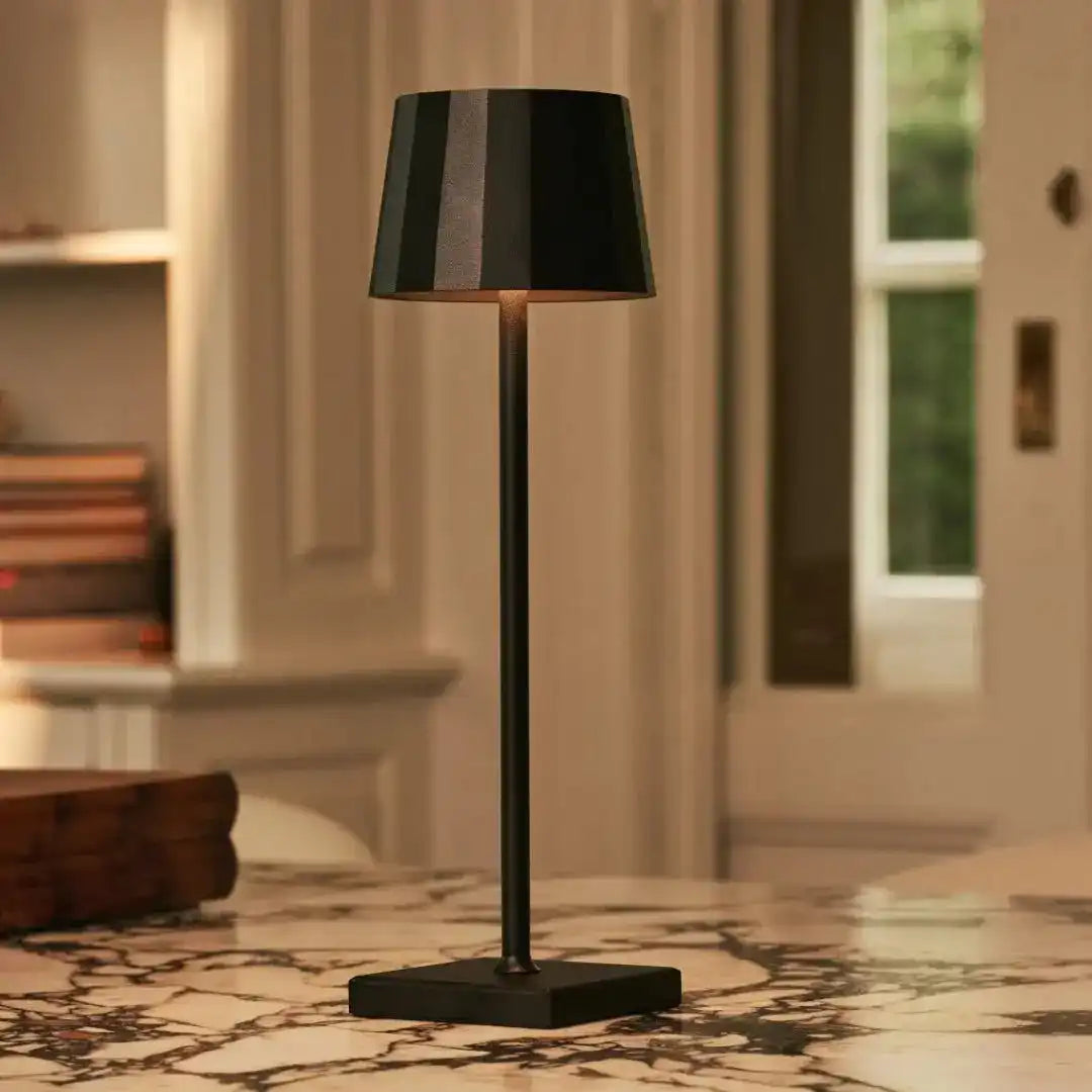 William Black wiederaufladbare Tischlampe aus Eisen – 120-Stunden-Akku, dimmbar, USB-C-Aufladung
