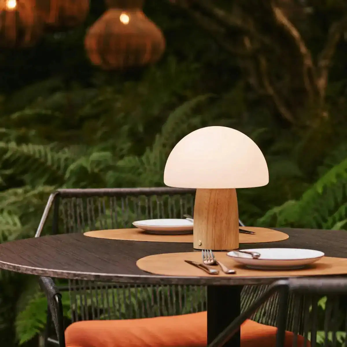 Mia hellbraun stilvolle Holztischlampe mit Dimmer - Holz, funktional und subtil