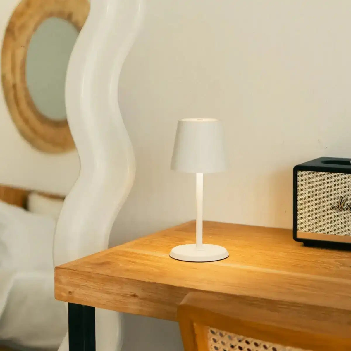 James White wiederaufladbare Tischlampe – kabellos, dimmbar und elegant