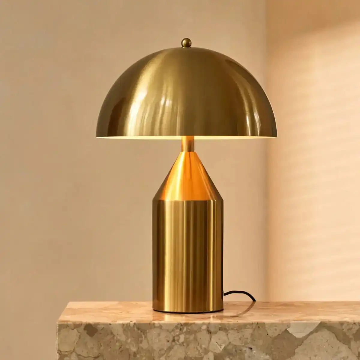 Otto Gold Dressoir Lamp – Stilvolle Tischlampe aus Metall für jeden Raum