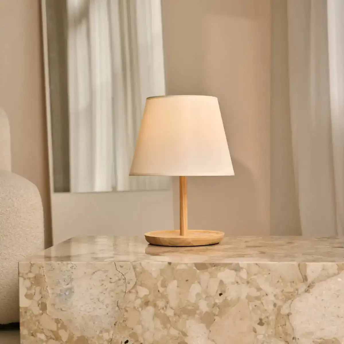 Emily hellbraune Holzlampe mit Kabel - handgefertigtes nachhaltiges Design für Zuhause