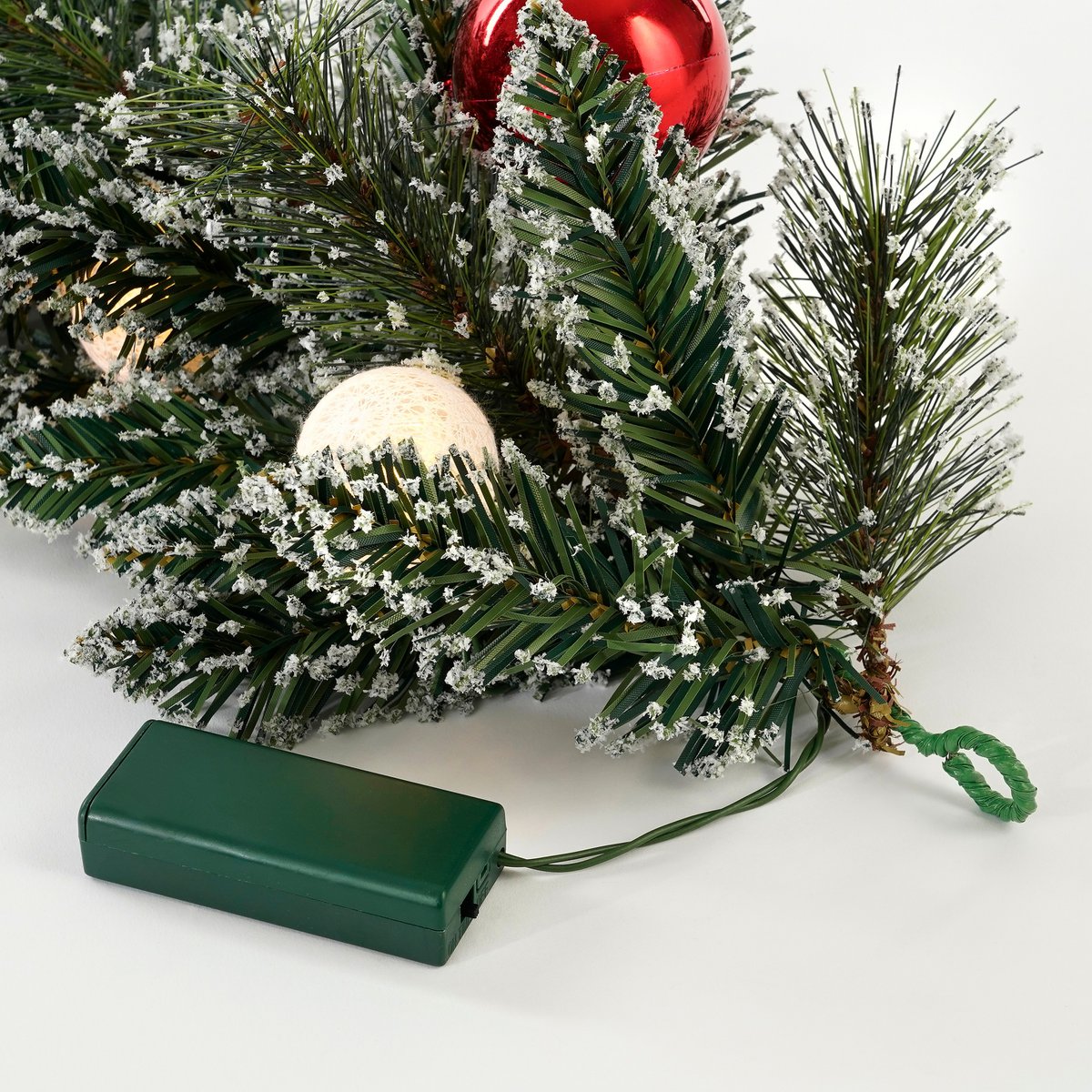 Girlande mit warmweißer LED-Beleuchtung – L180 cm – grün gefrostet, rot