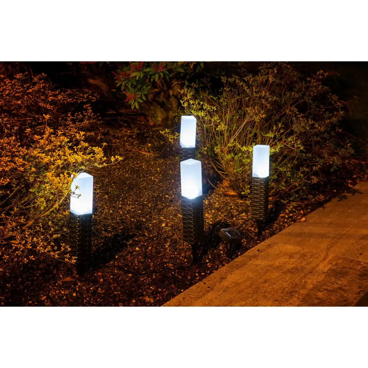 4er-Set LED-Outdoor-Erdspieß , für Außen, Erdspieß aus Kunststoff in Schwarz, integrierte LED